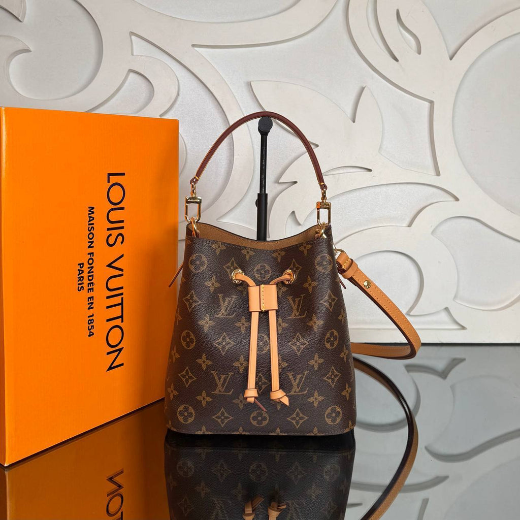 Louis Vuitton Neo Noe BB

676-2 ⭐️