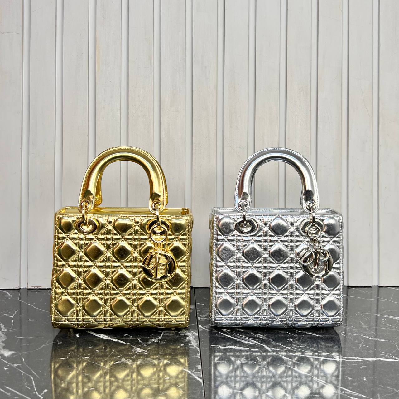 Christian Dior Lady Dior Medium

20x18 cm 
6268-1 ⭐️