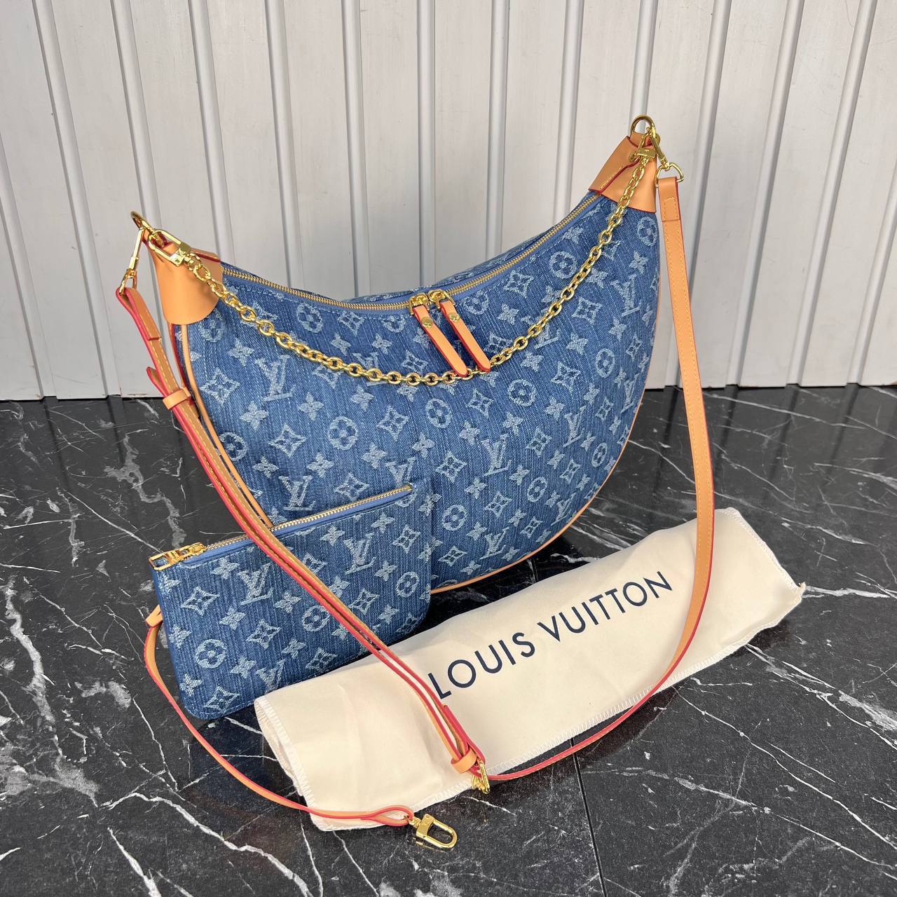 Louis Vuitton Loop Hobo Denim Bag
5837-20