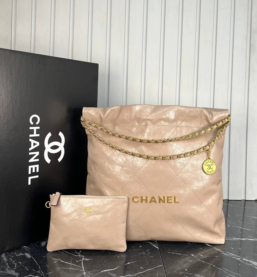 Chanel 22 Handbag

33x39 cm 
5648 ⭐️