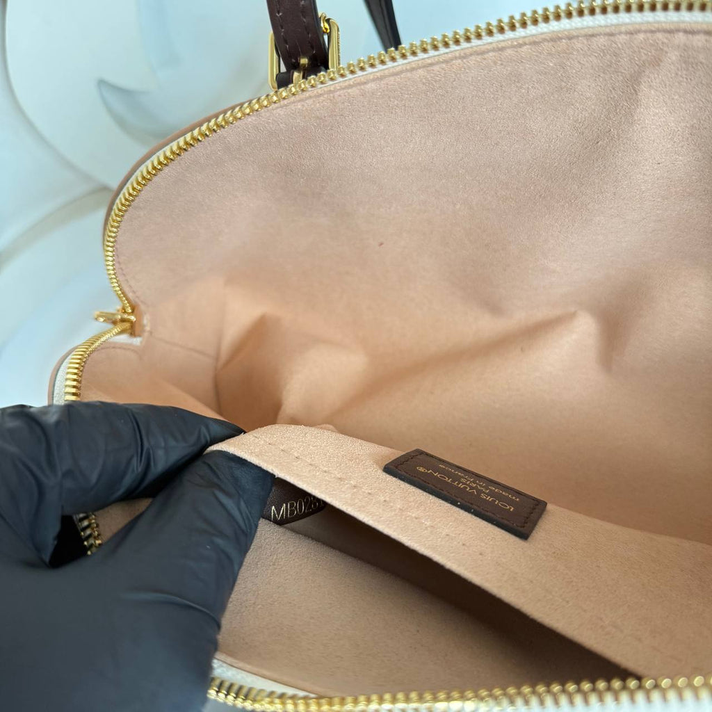 Louis Vuitton Squire East West

910593 ⭐️