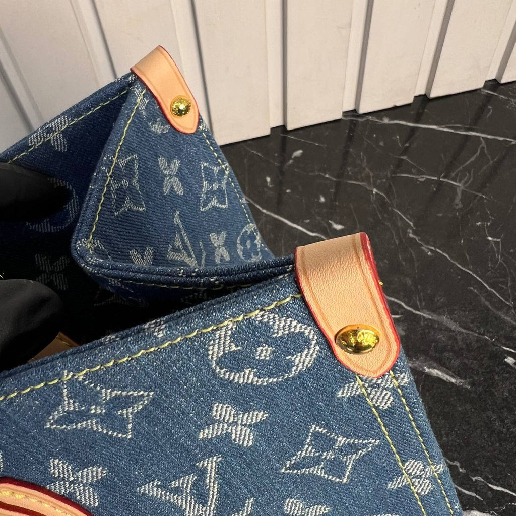Louis Vuitton OnTheGo MM Denim

5979