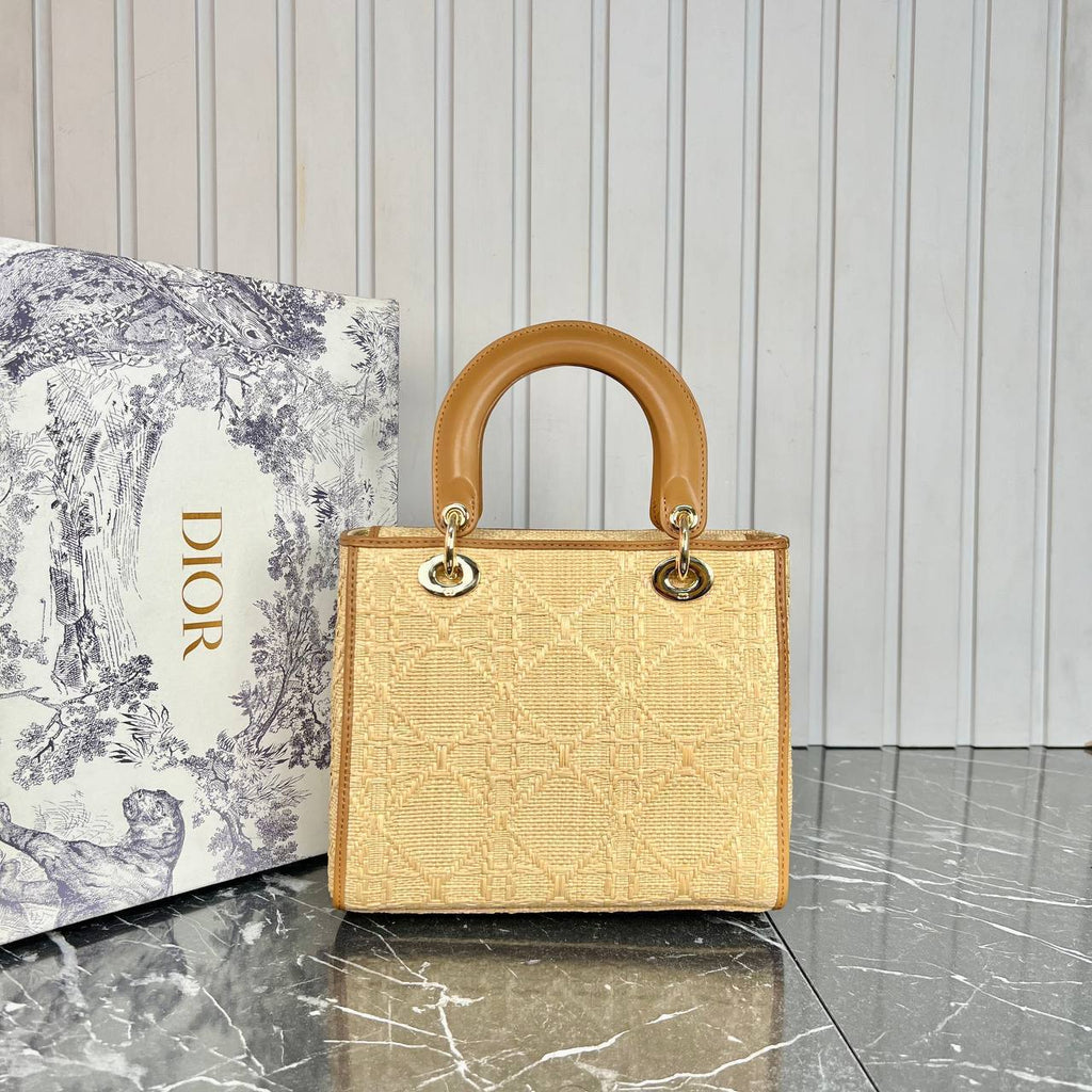 Christian Dior Lady Dior Raffia Bag Medium 

24x20 cm 
5479-2 ⭐️