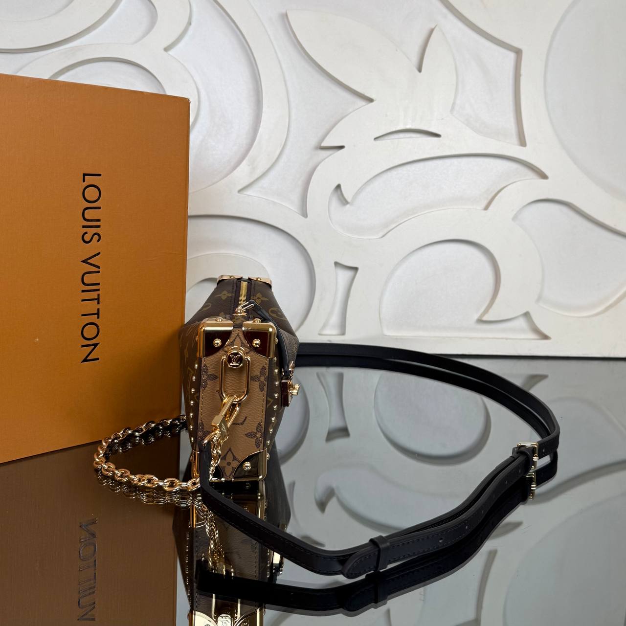 Louis Vuitton Slim Trunk Bag

910817 ⭐️