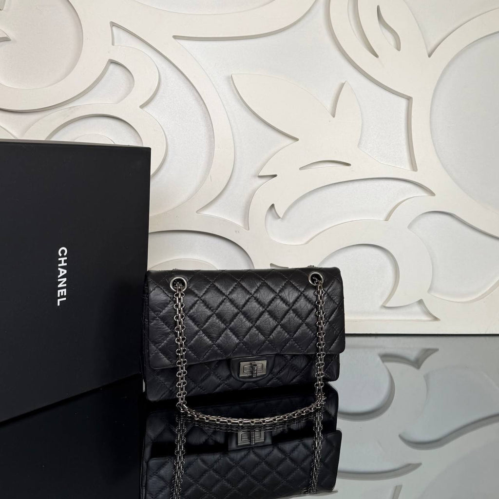 Chanel 2.55 Small Handbag

24x14 cm 
910255 ⭐️