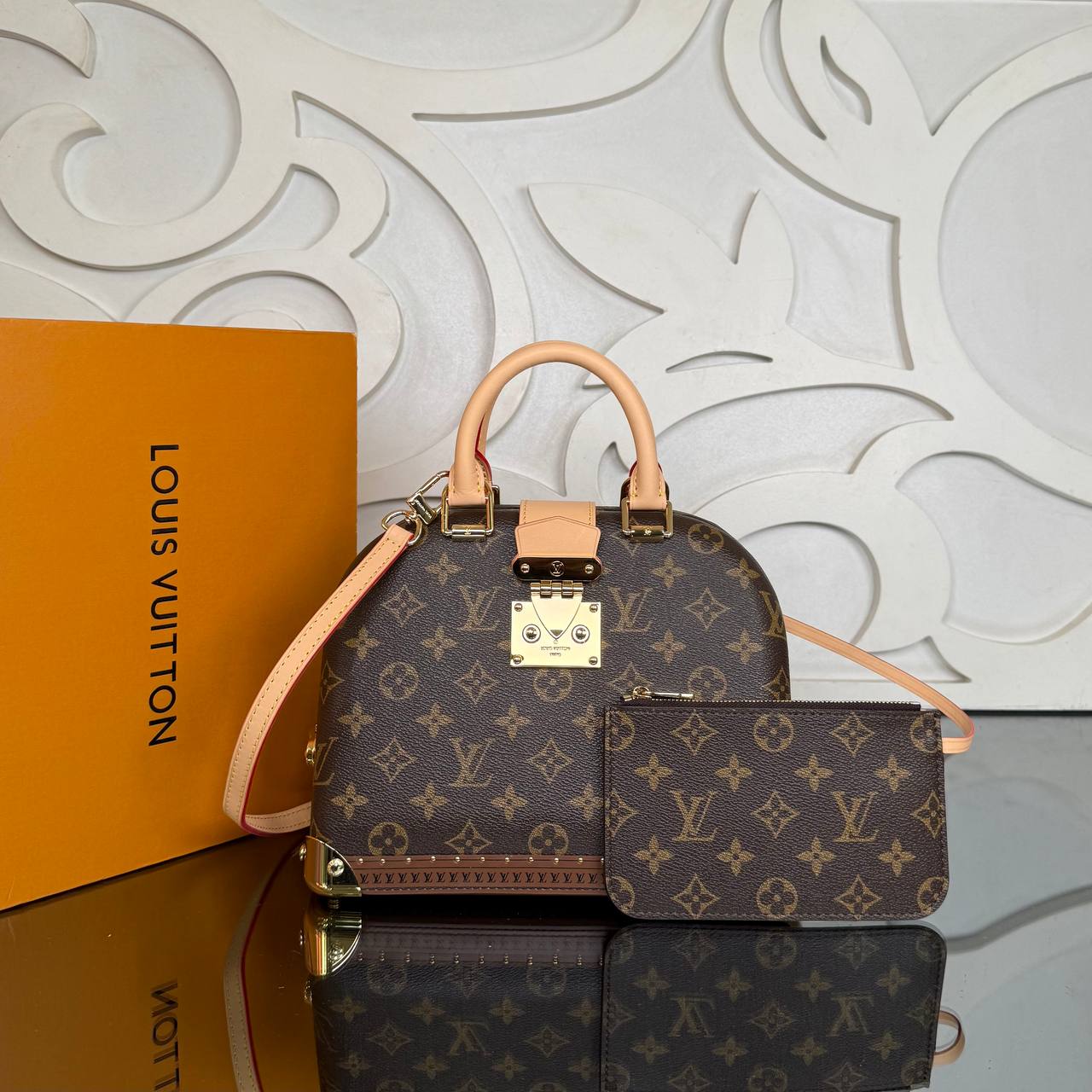 Louis Vuitton Alma Trunk

910958 ⭐️