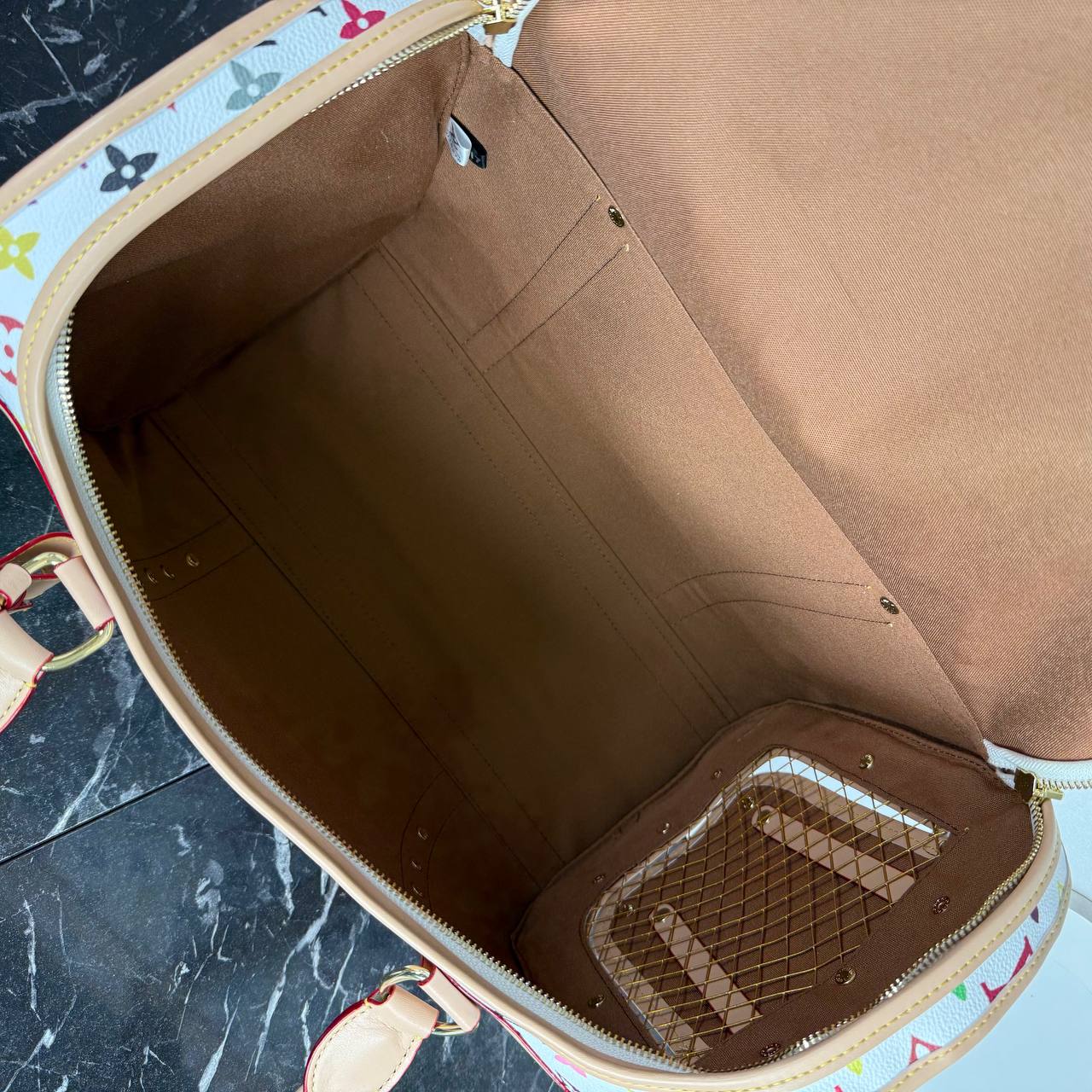 Louis Vuitton Dog Carrier Bag Medium 

910165 ⭐️