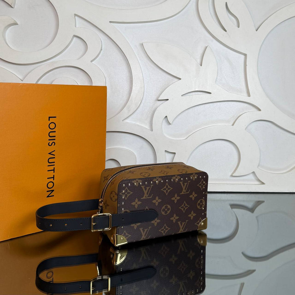 Louis Vuitton Locker Dopp Kit Trunk

910618 ⭐️
