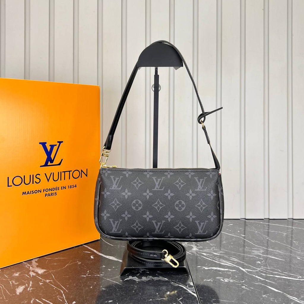 Louis Vuitton Pochette Small 

272 ⭐️