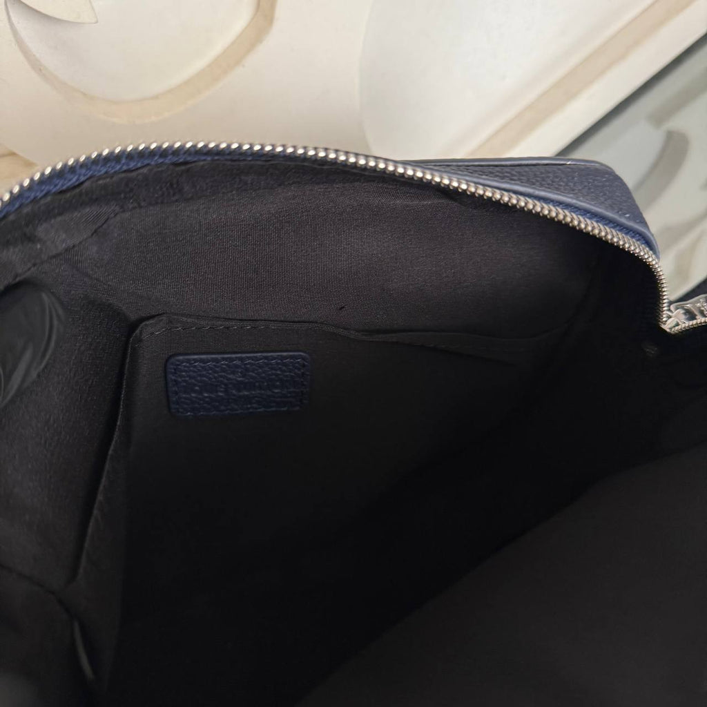 Louis Vuitton Boarding Messenger Bag

23x17 cm 
910988 ⭐️