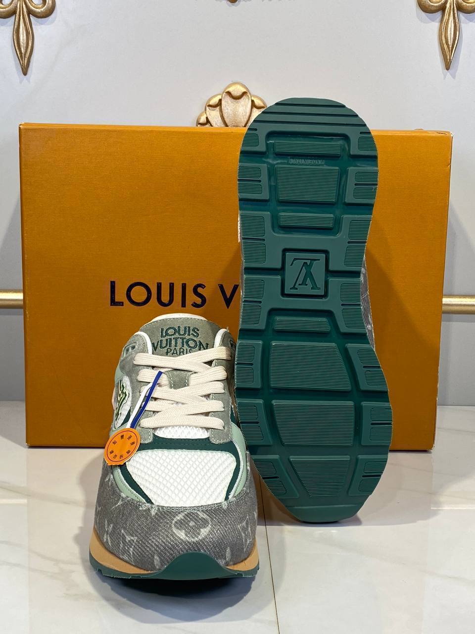 Louis Vuitton Blus Sneakers 

911021 ⭐️