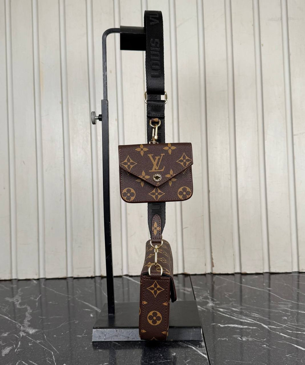 Louis Vuitton Felicie Strap & Go Wallet 

5654