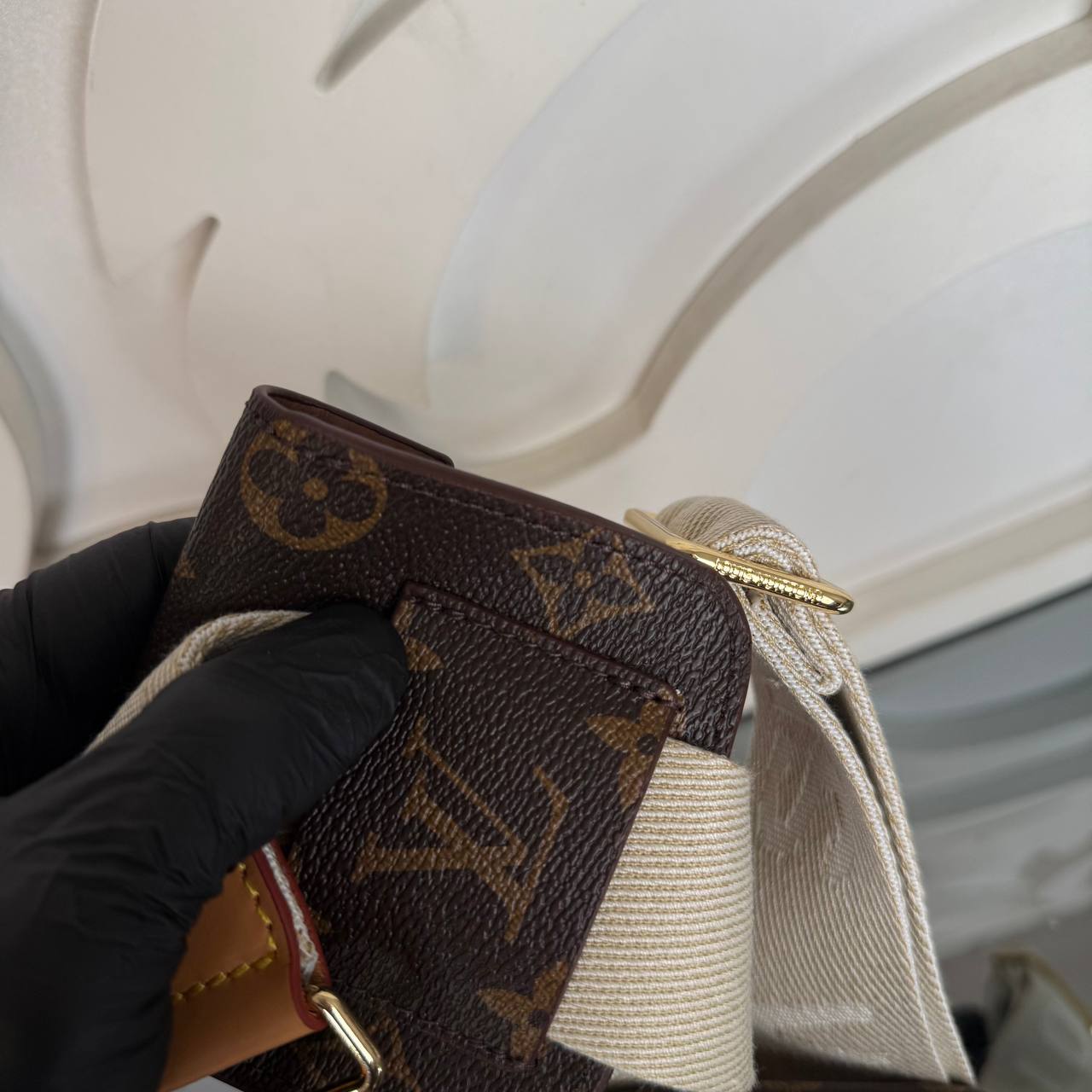 Louis Vuitton Utility Crossbody Bag 

210079 ⭐️