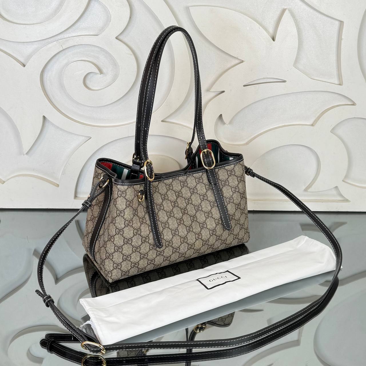 Gucci Paparazzo Medium Top Handle Bag

32x24 cm 
910887 ⭐️