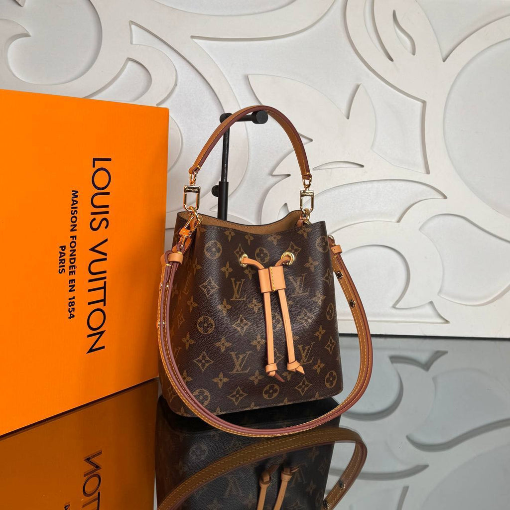 Louis Vuitton Neo Noe BB

676-2 ⭐️
