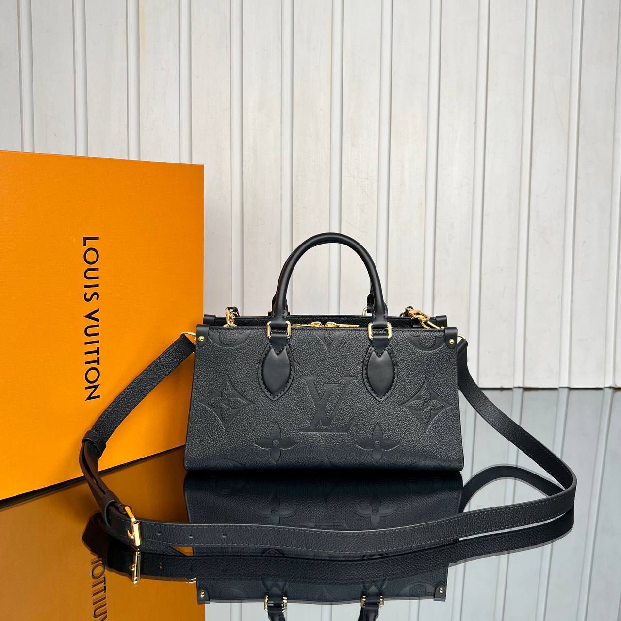 Louis Vuitton OnTheGo East West

5749-1 ⭐️