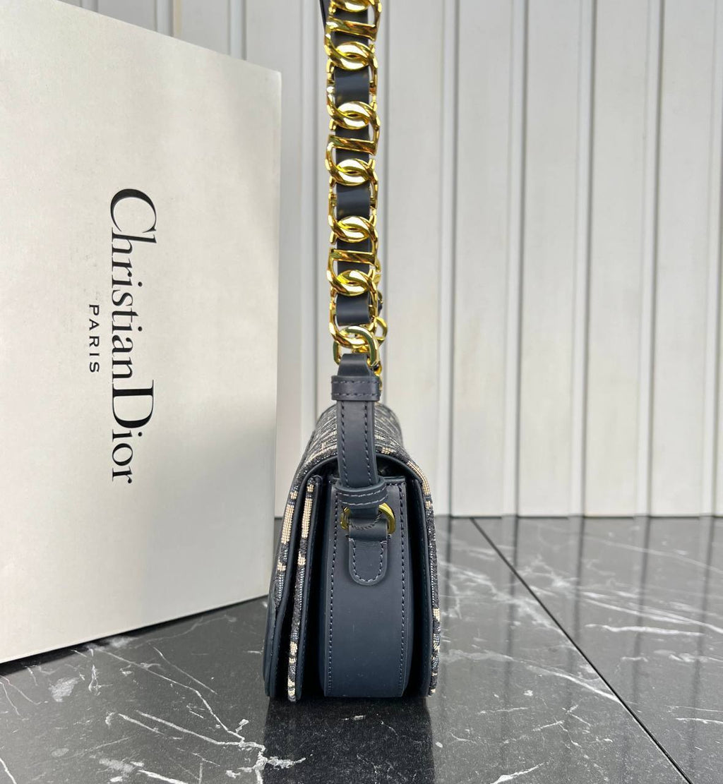 Christian Dior Signature Bag

24x14cm 
5686-1 ⭐️
