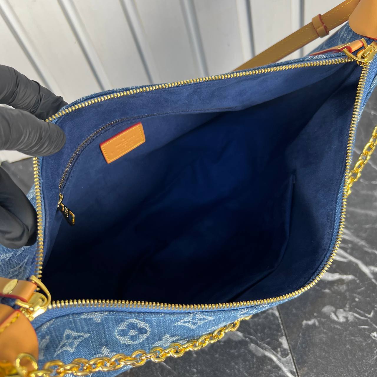 Louis Vuitton Loop Hobo Denim Bag
5837-20