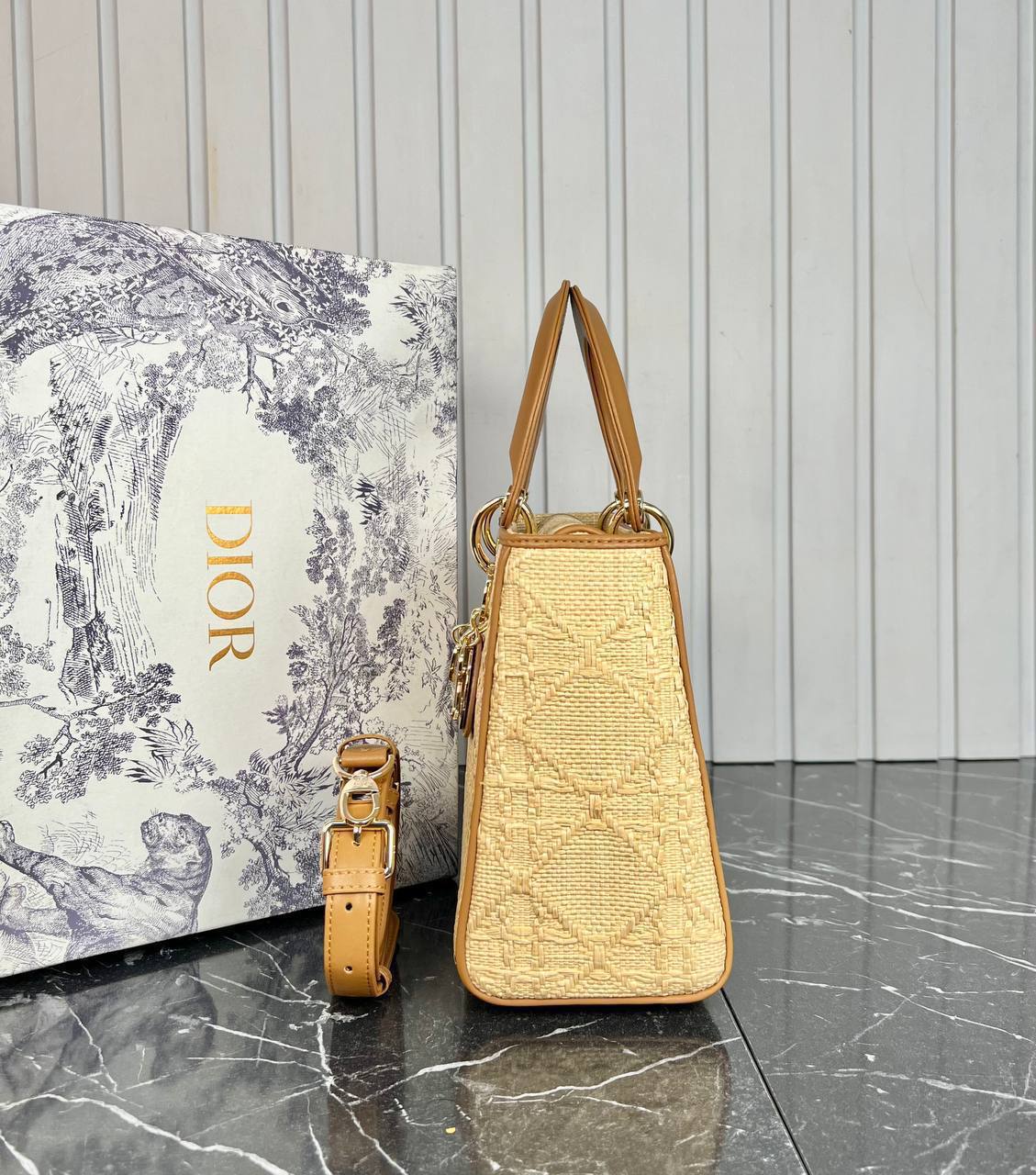 Christian Dior Lady Dior Raffia Bag Medium 

24x20 cm 
5479-2 ⭐️