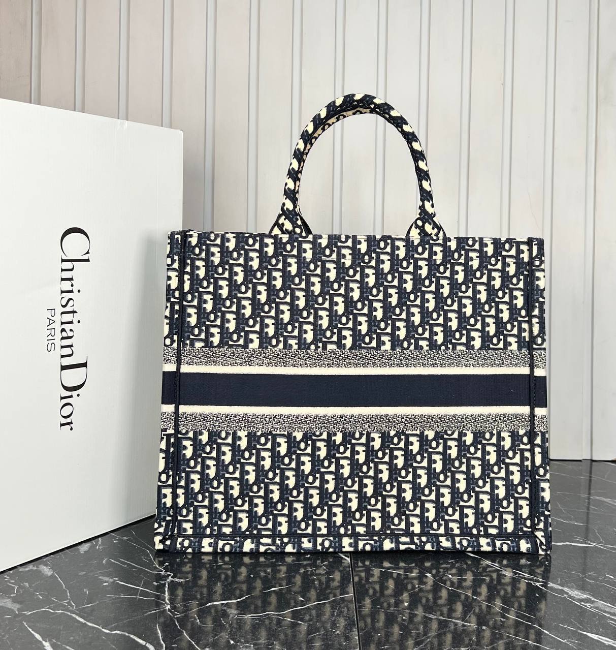 Christian Dior Book Tote Big

42x36 cm 
5656-2