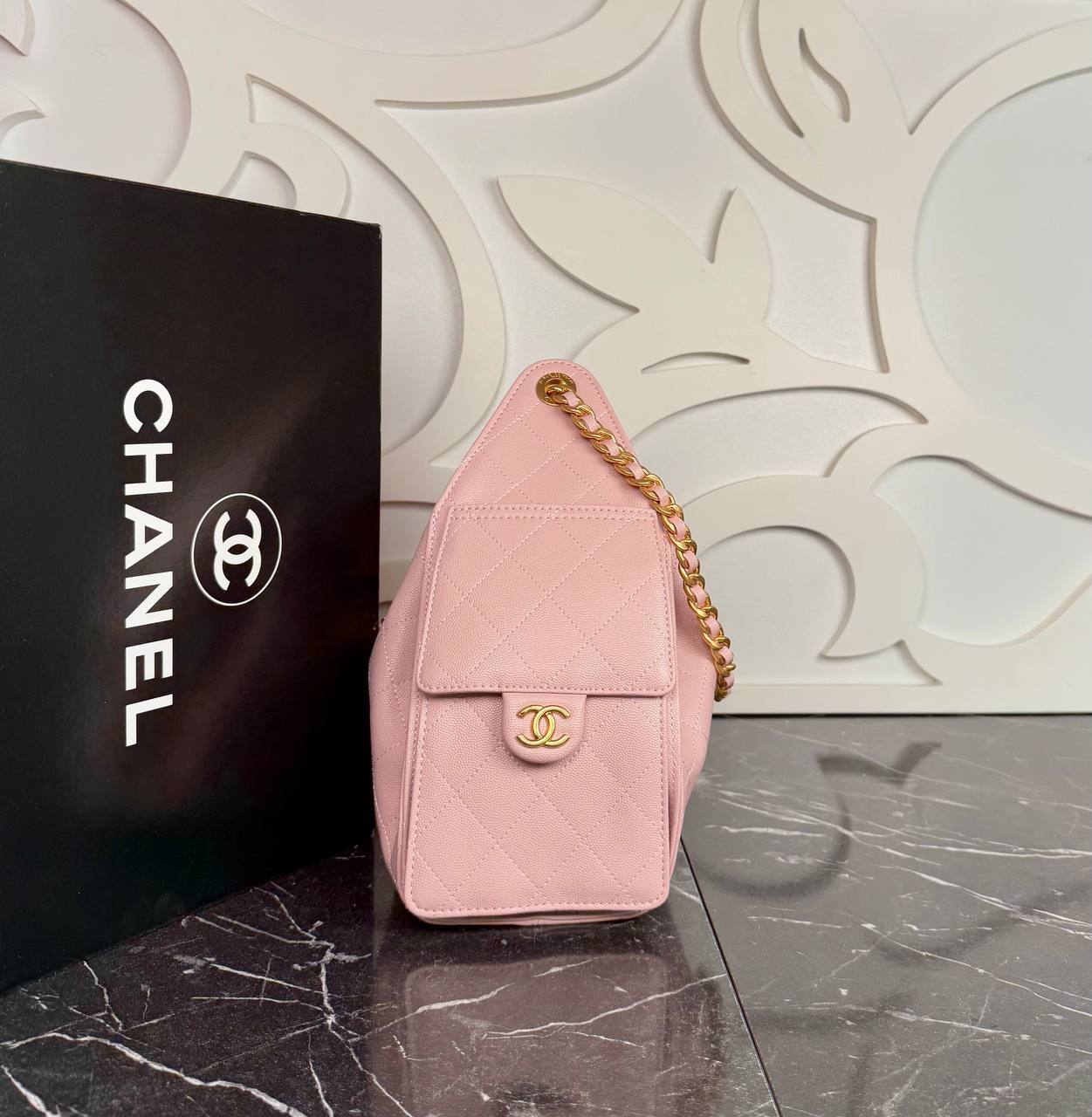 Chanel 25 Small Handbag

29x19 cm
910139 ⭐️