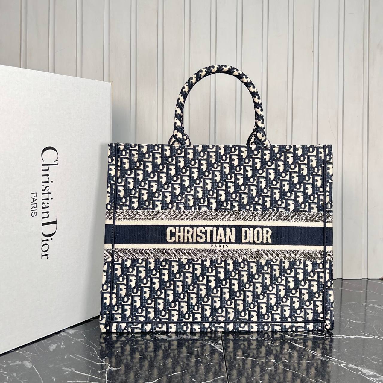 Christian Dior Book Tote Big

42x36 cm 
5656-2