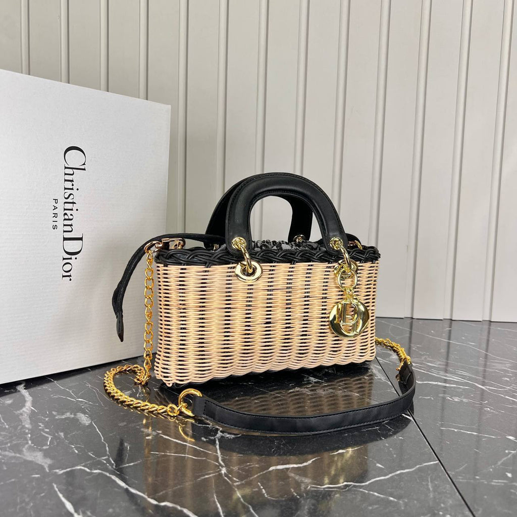 Christian Dior D-Joy Wicker Bag

26x13 cm 
5669 ⭐️