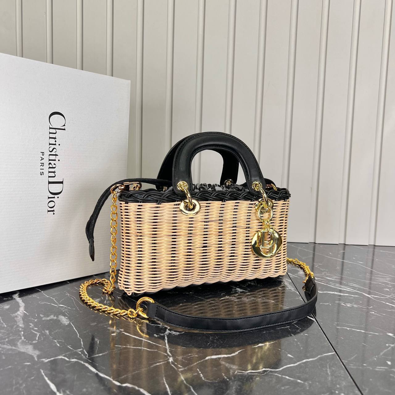 Christian Dior D-Joy Wicker Bag

26x13 cm 
5669 ⭐️