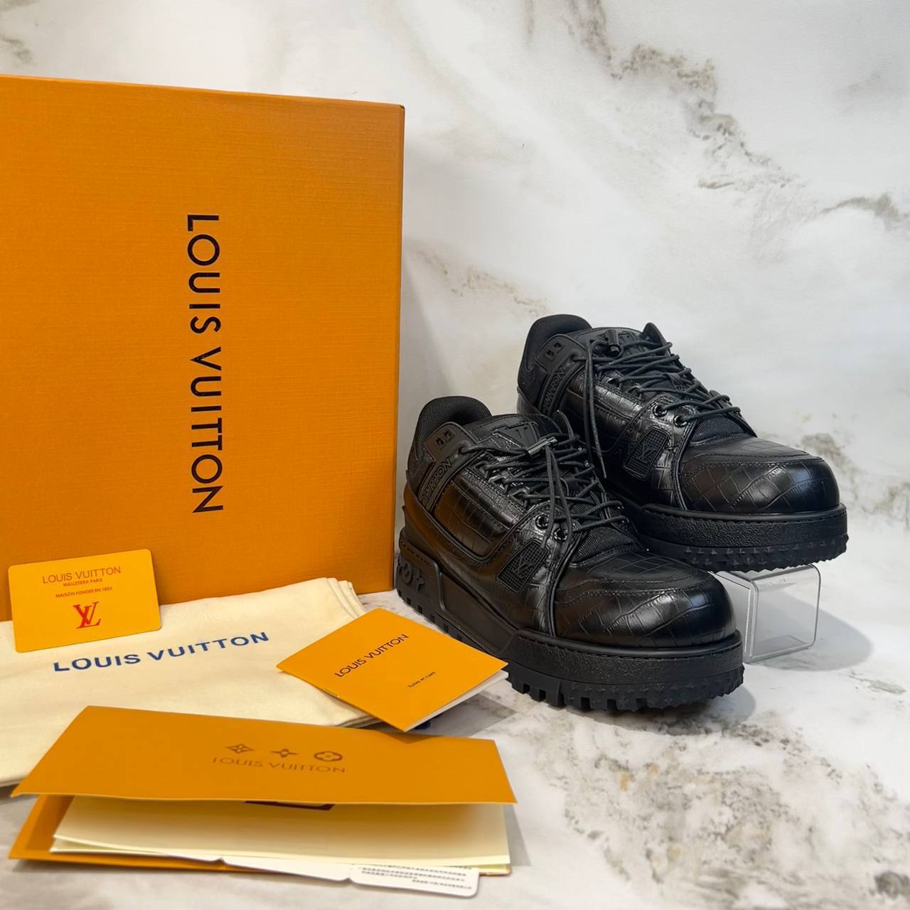 Louis vuitton sneakers 😍

3797-1⭐️