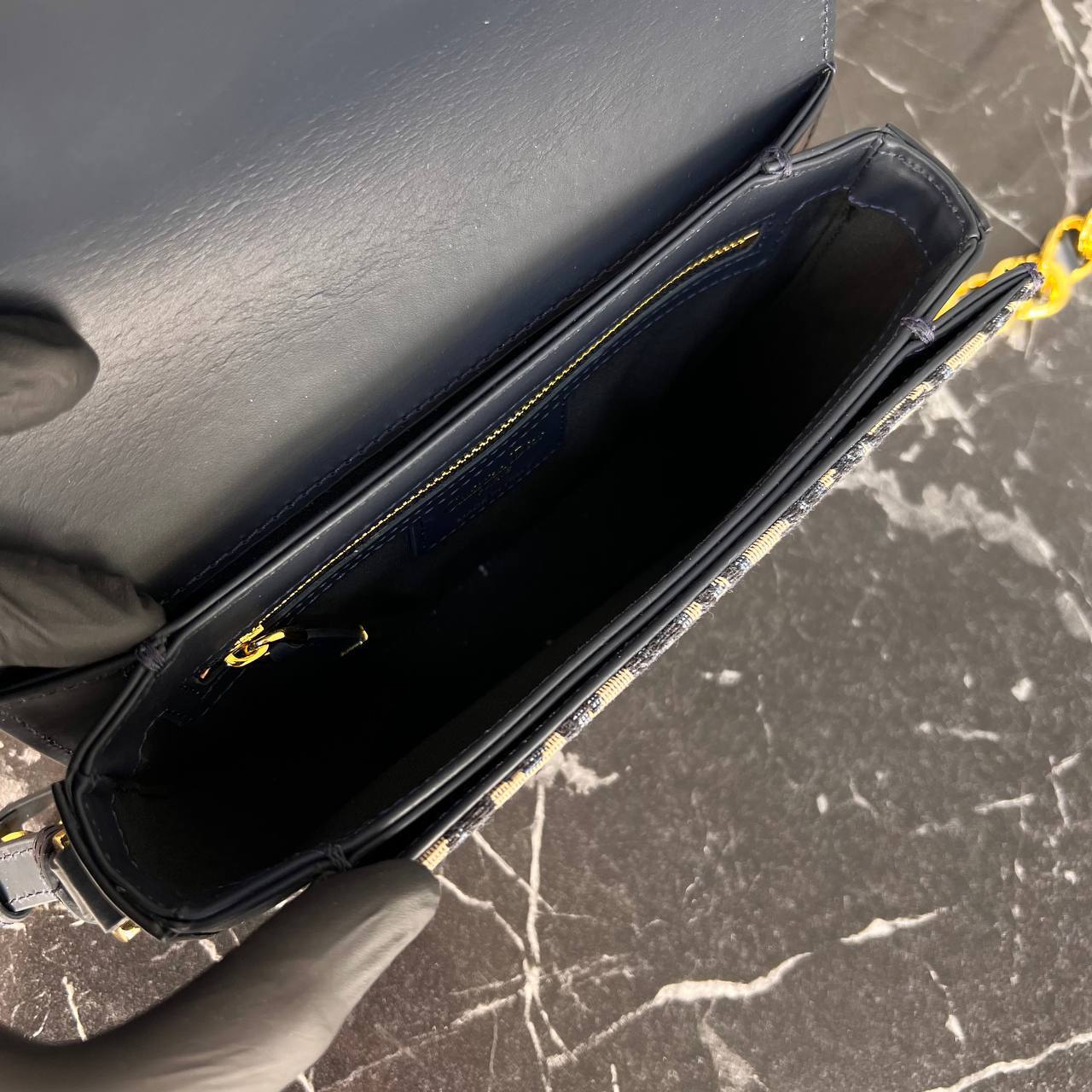 Christian Dior Signature Bag

24x14cm 
5686-1 ⭐️