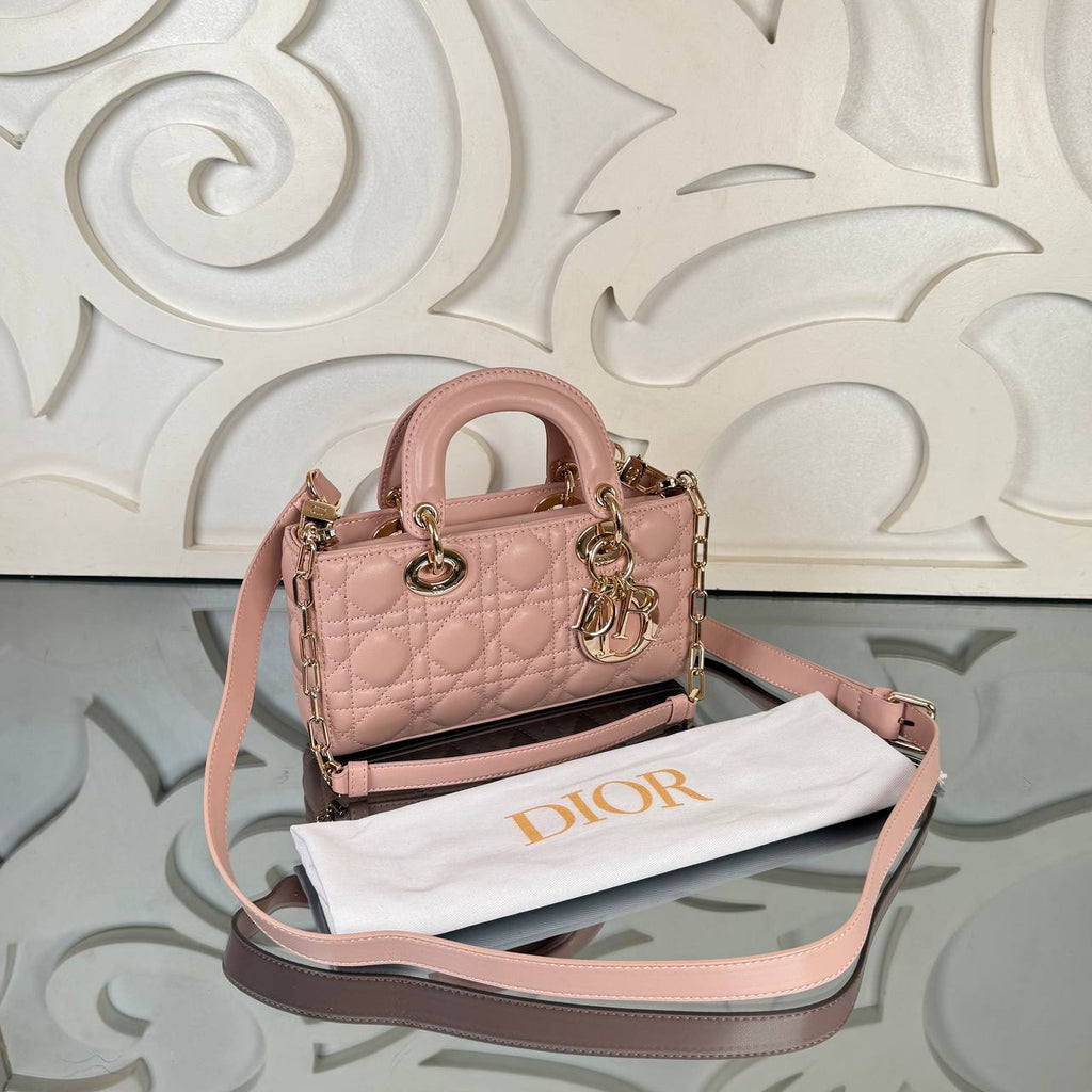 Christian Dior D-Joy Medium Bag

22x12 cm 
910517 ⭐️