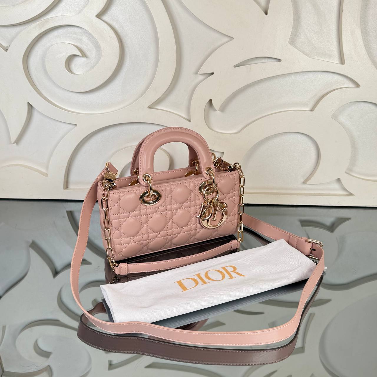 Christian Dior D-Joy Medium Bag

22x12 cm 
910517 ⭐️