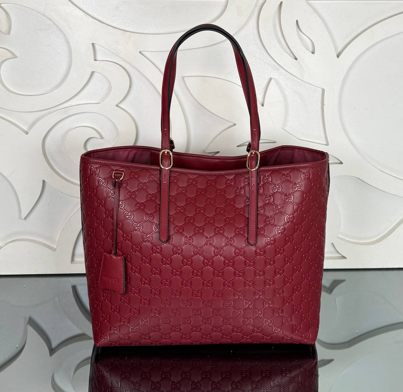 Gucci Emblem Large Tote Bag

37x33 cm 
910376 ⭐️