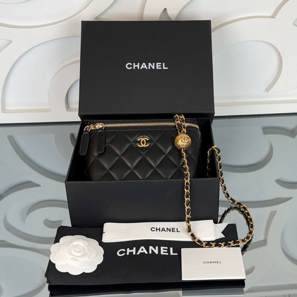Chanel Small Vanity Bag with Goldball Hardware

16x10 cm
910218 ⭐️