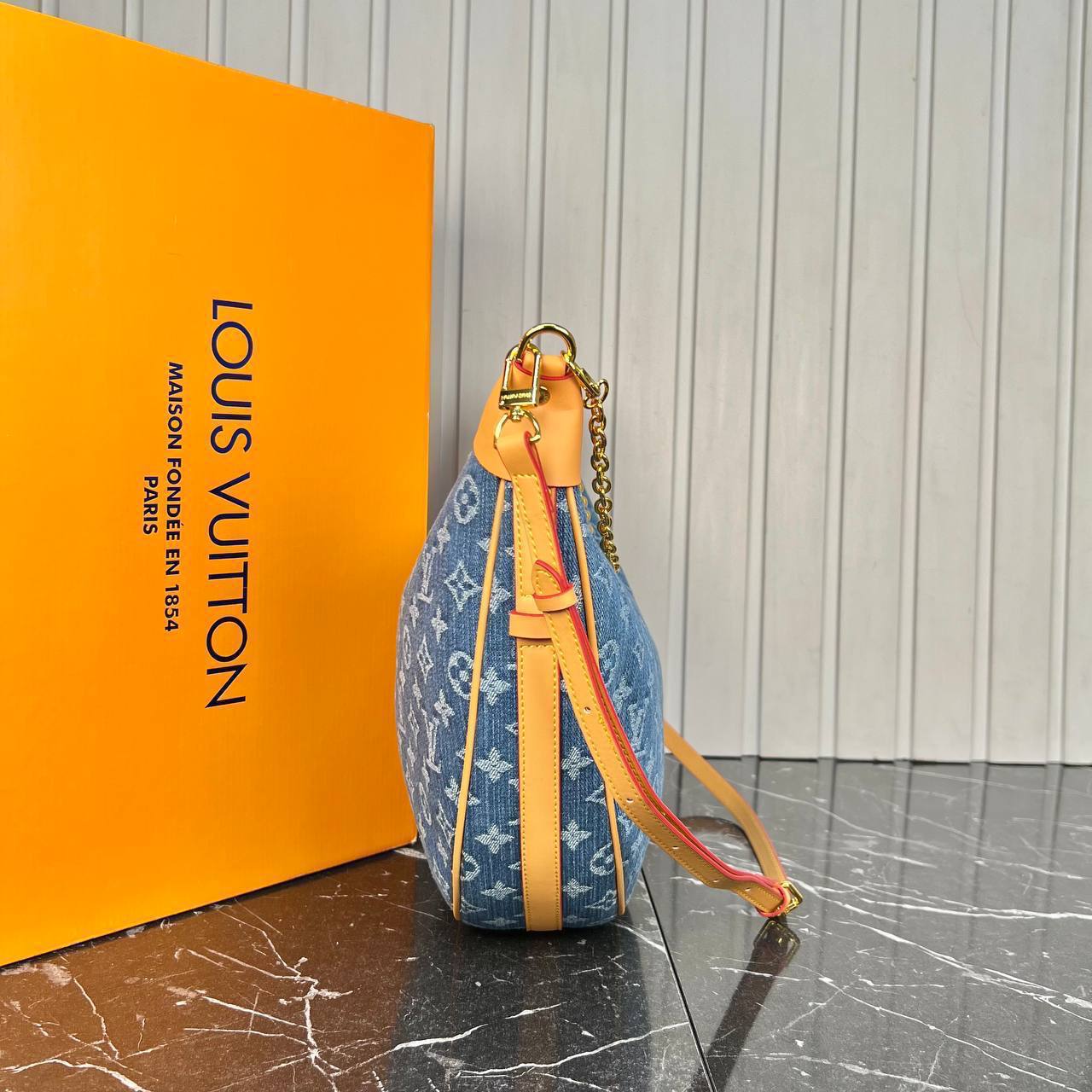 Louis Vuitton Loop Hobo Denim Bag
5837-20