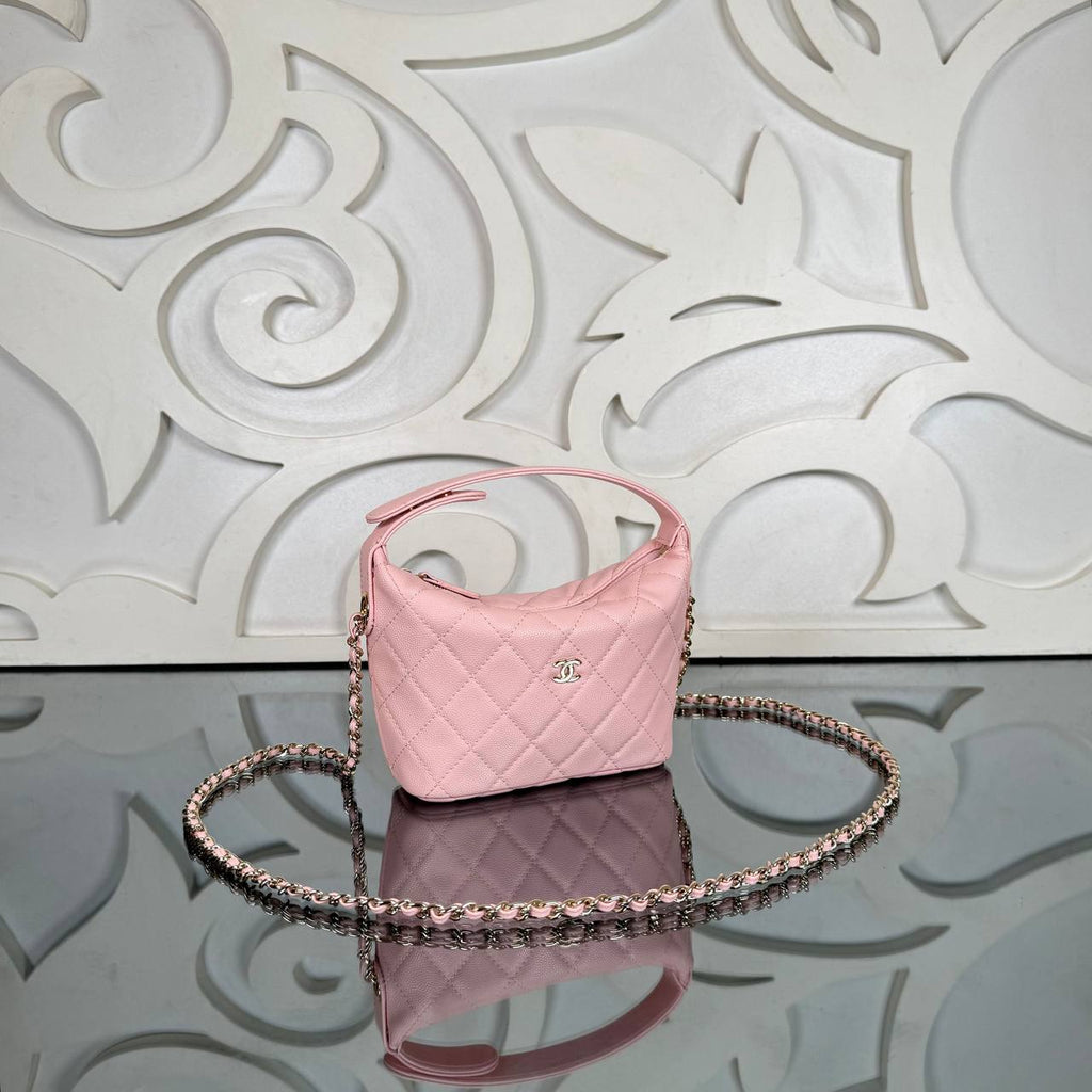Chanel Mini Hobo Bag

15x9 cm
910706 ⭐️