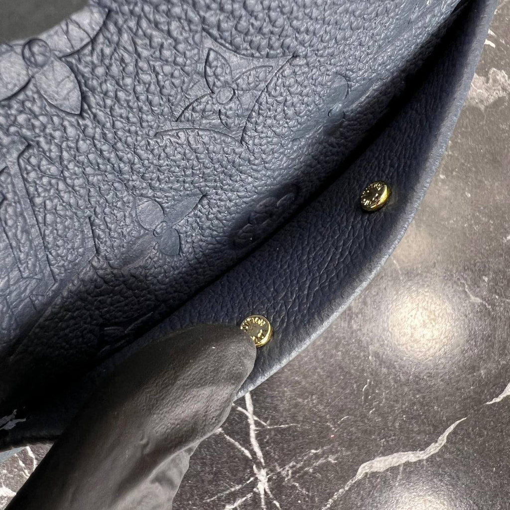 Louis Vuitton Boite Chapeau Bag 

705.2