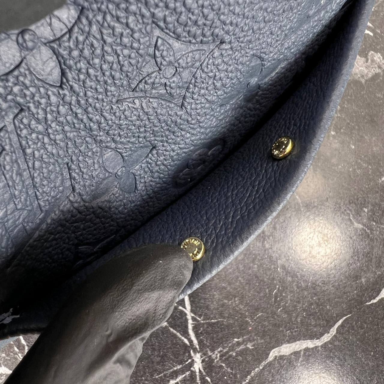 Louis Vuitton Boite Chapeau Bag 

705.2