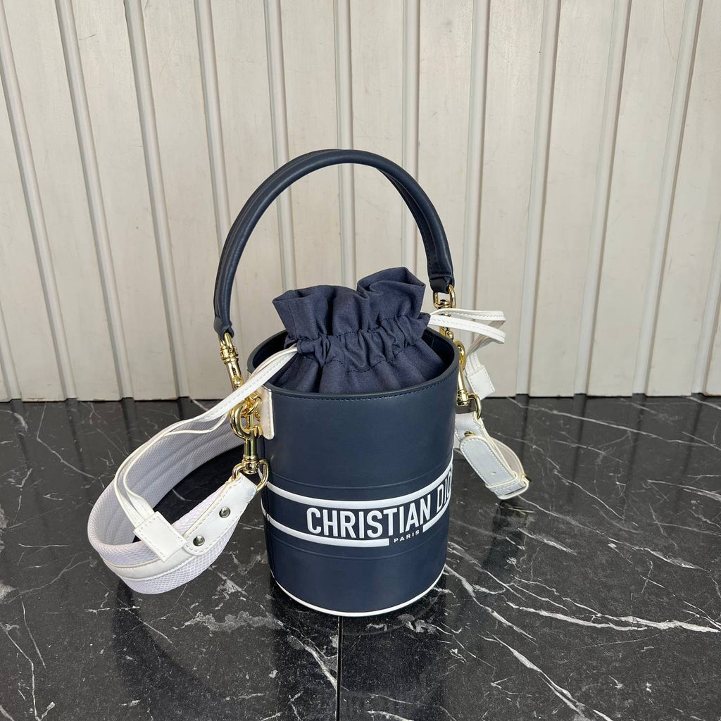 Christian Dior Vibe Bucket Bag 

14x18 cm
6954