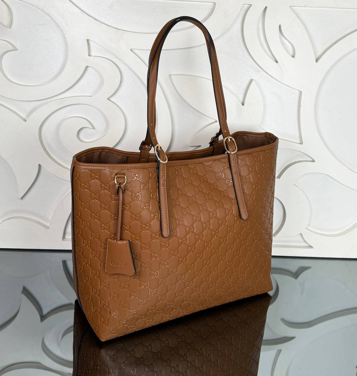 Gucci Emblem Large Tote Bag

37x33 cm 
910376 ⭐️
