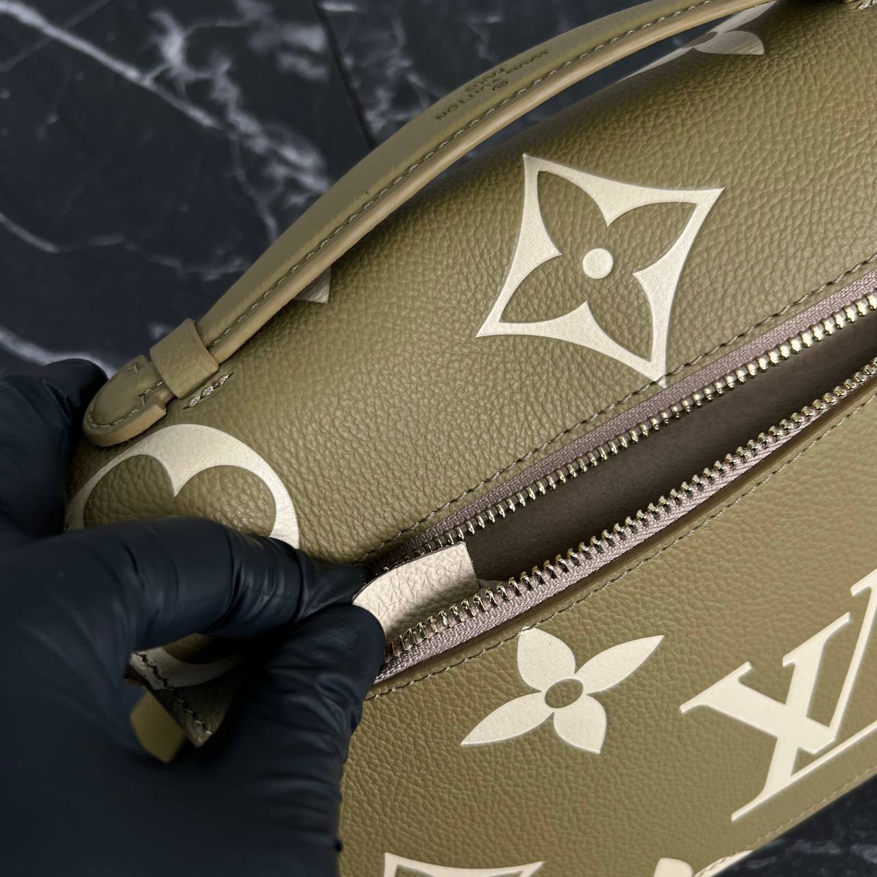 Louis Vuitton Pochette Metis  

5372-2 ⭐️