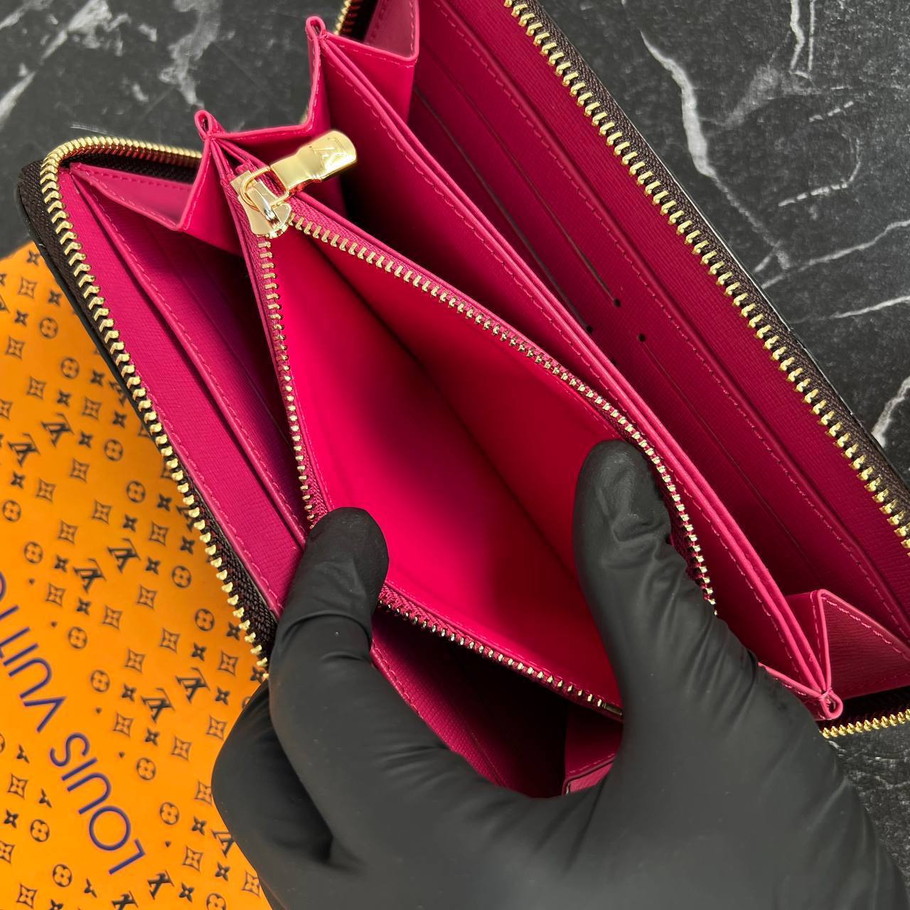 Louis Vuitton Zippy Wallet 

20x10 cm 
28.B ⭐️