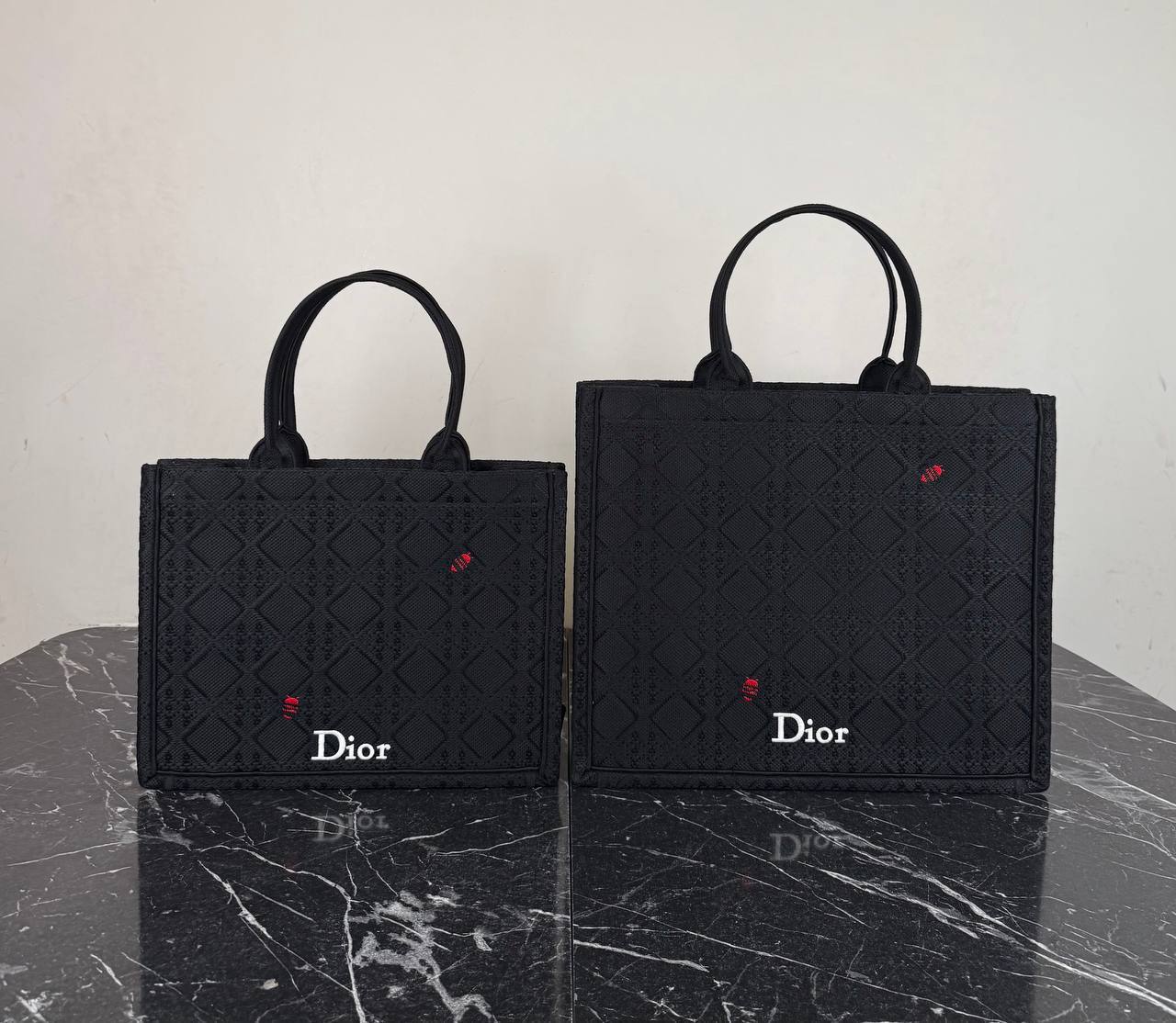 Christian Dior Book Tote Medium

42x35 cm 
910625 ⭐️