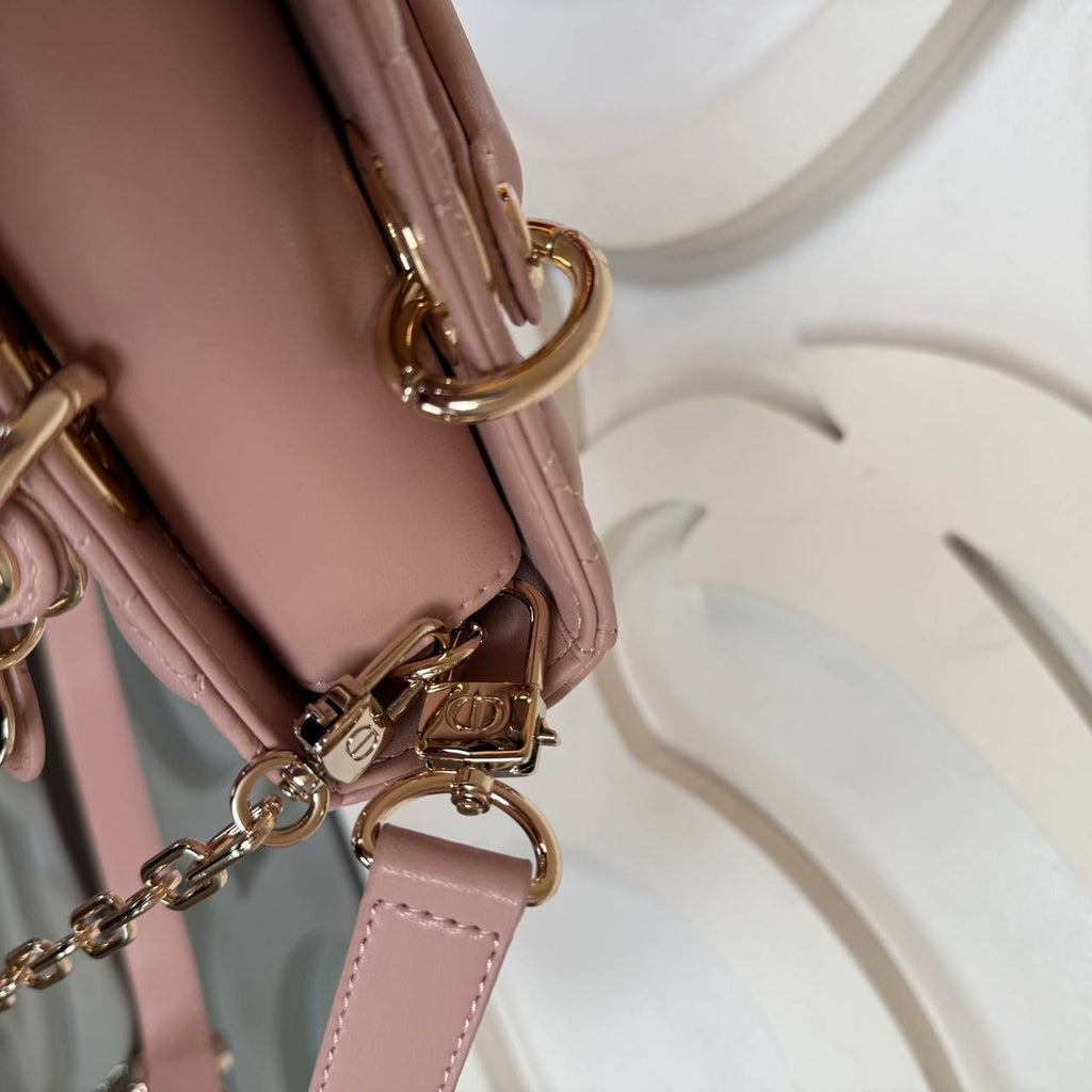 Christian Dior D-Joy Medium Bag

22x12 cm 
910517 ⭐️