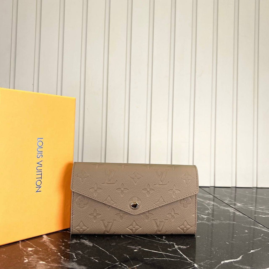 Louis Vuitton Sarah Wallet 

79-2 ⭐️