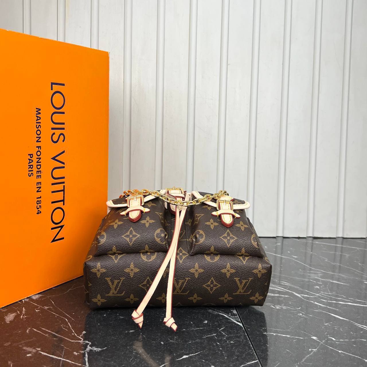 Louis Vuitton Excursion PM Backpack

6448