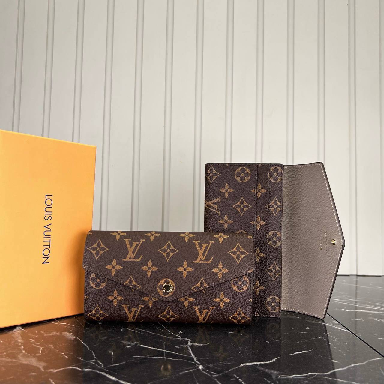 Louis Vuitton Sarah Wallet 

79-1 ⭐️