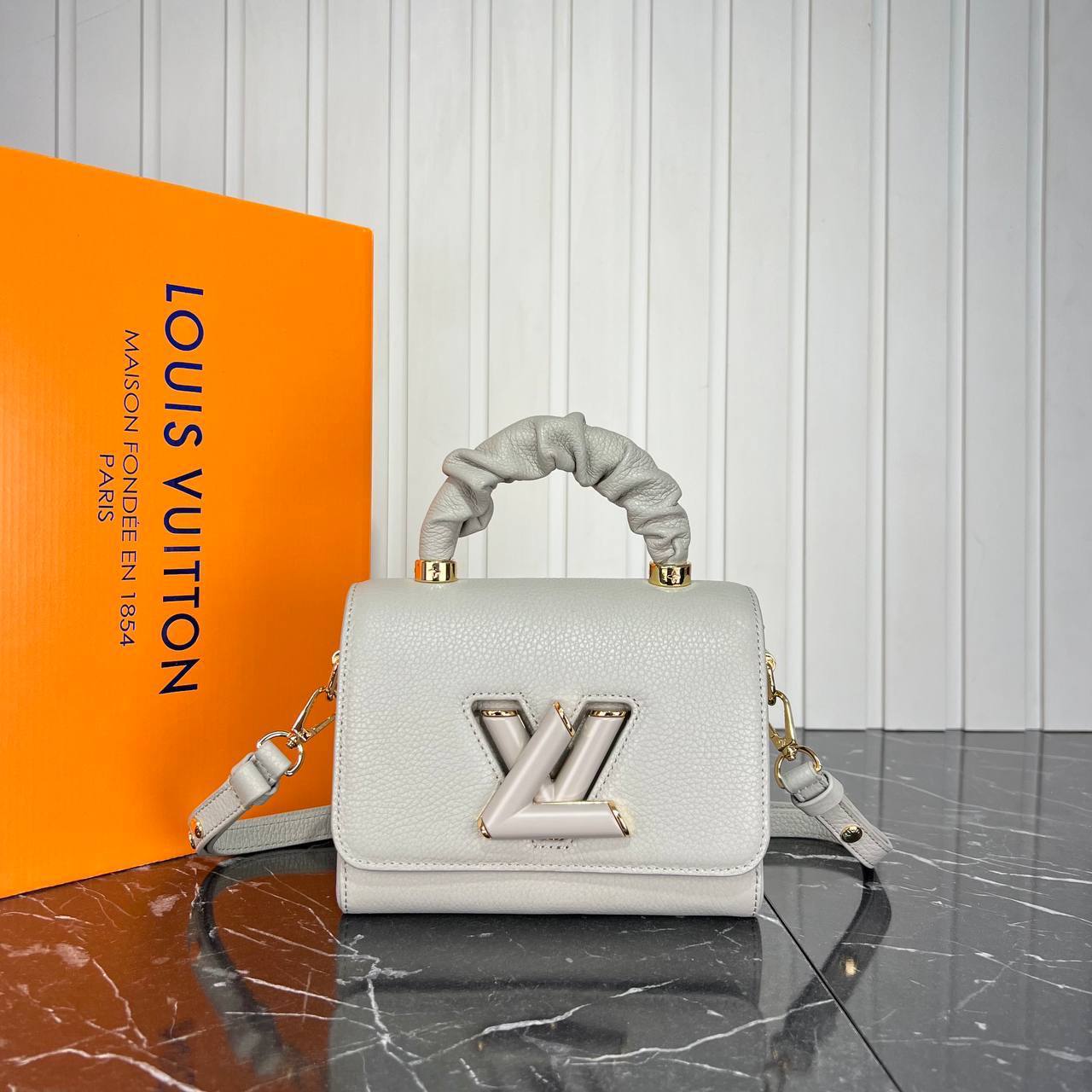 Louis Vuitton Twist MM Bag 

858-2 ⭐️
