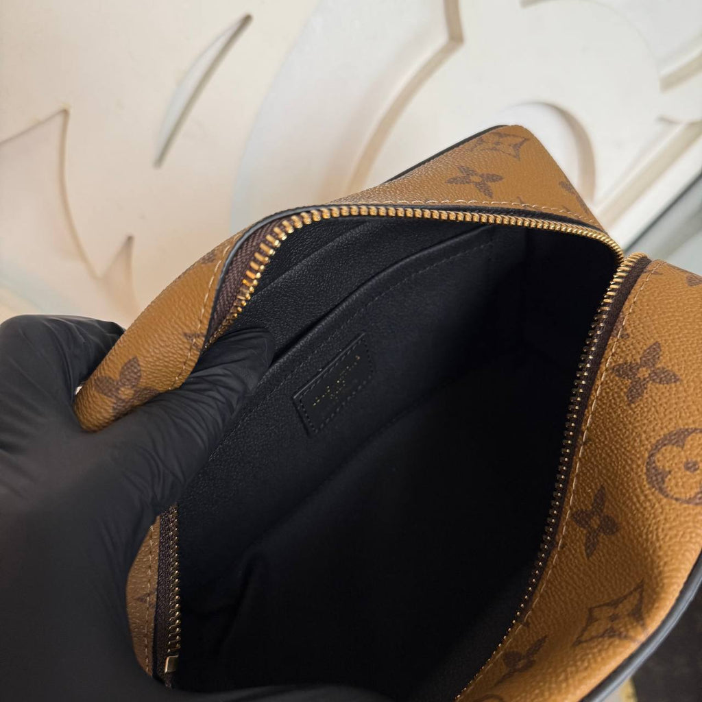 Louis Vuitton Locker Dopp Kit Trunk

910618 ⭐️