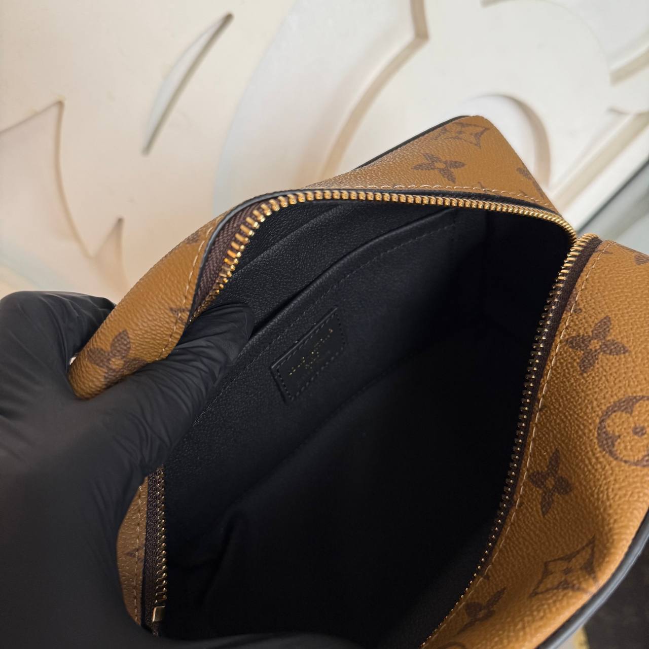 Louis Vuitton Locker Dopp Kit Trunk

910618 ⭐️